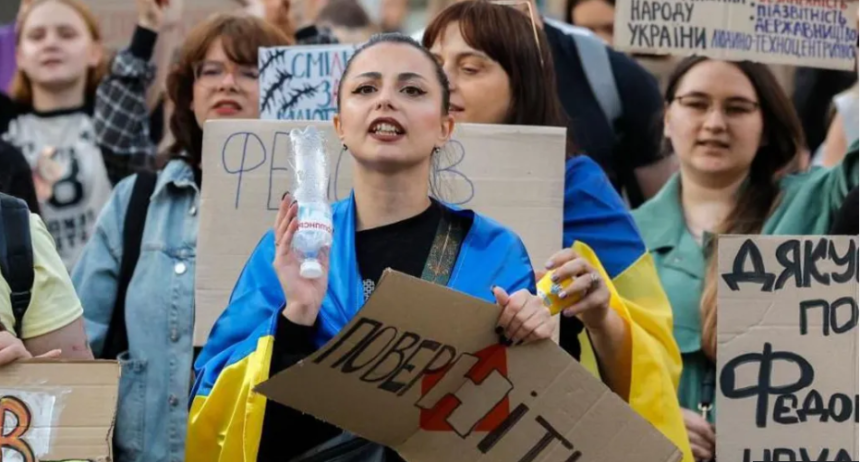 Protesters in Ukrainian cities have welcomed the change of commander-in-chief but continue to call for the return of Mykhailo Fedorov